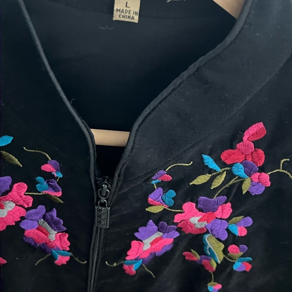Notations Vtg Black Faux Suede Zip Front Jacket Size Large w/ Floral Embroidery - Picture 3 of 6